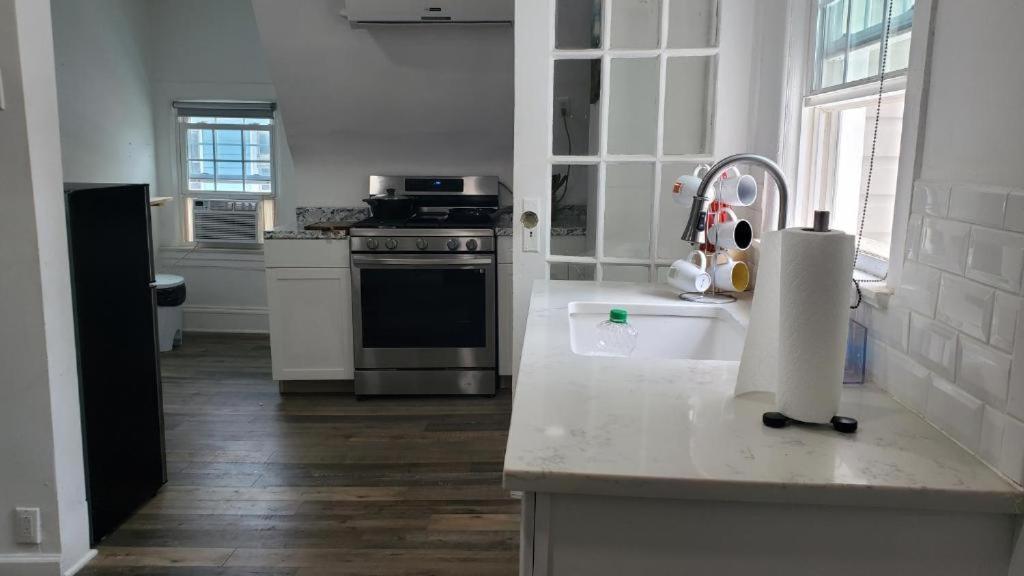 Gorgeous Victorian House!! Entire Suite In Sam'S Home New York Rum bild