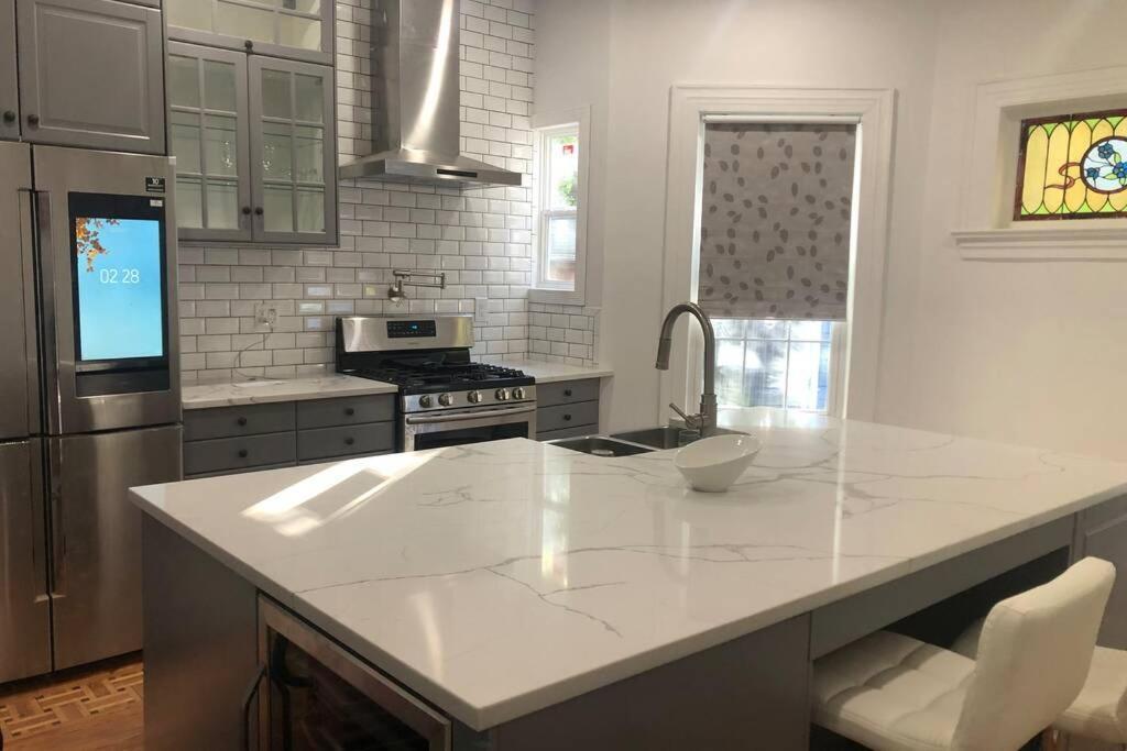Gorgeous Victorian House!! Entire Suite In Sam'S Home New York Exteriör bild